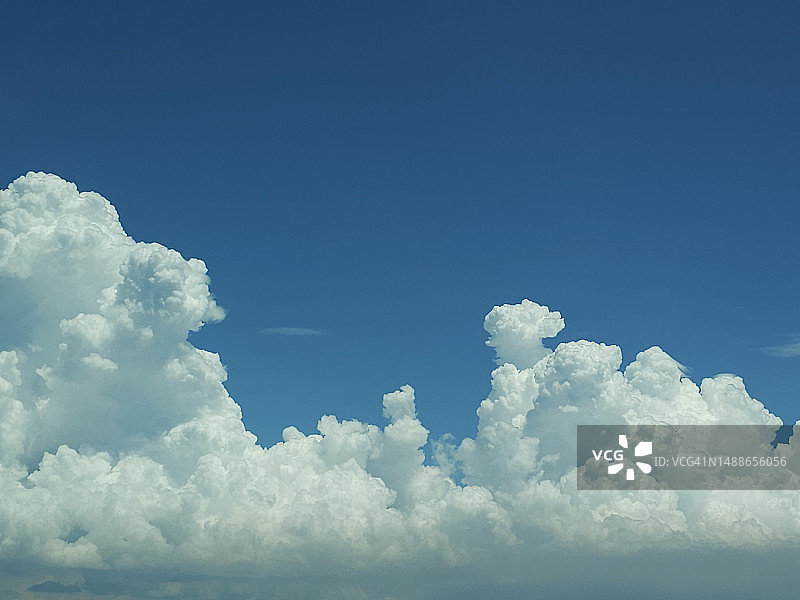 马来西亚吉打州居林天空中的云彩仰视角度图片素材