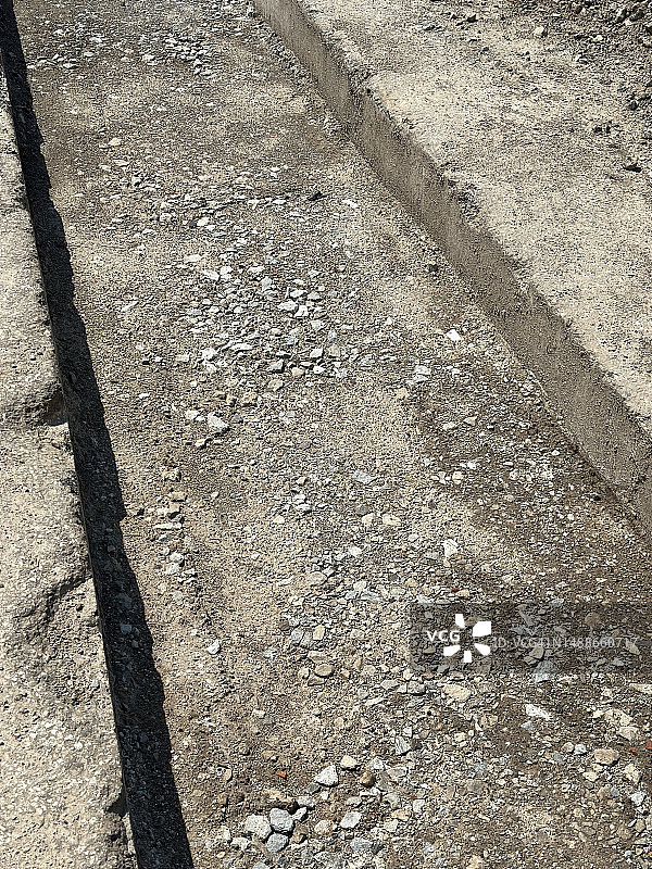 已填充压实的混凝土沟槽图片素材