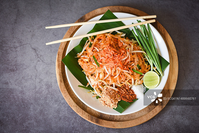 泰式炒河粉配虾仁图片素材