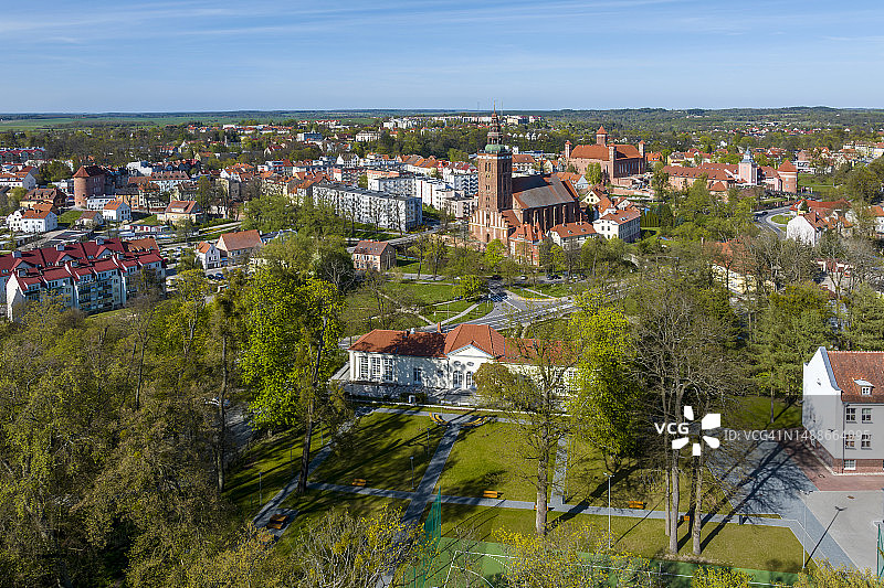 波兰北部利兹巴克瓦尔明斯基中世纪城镇的无人机视角图片素材