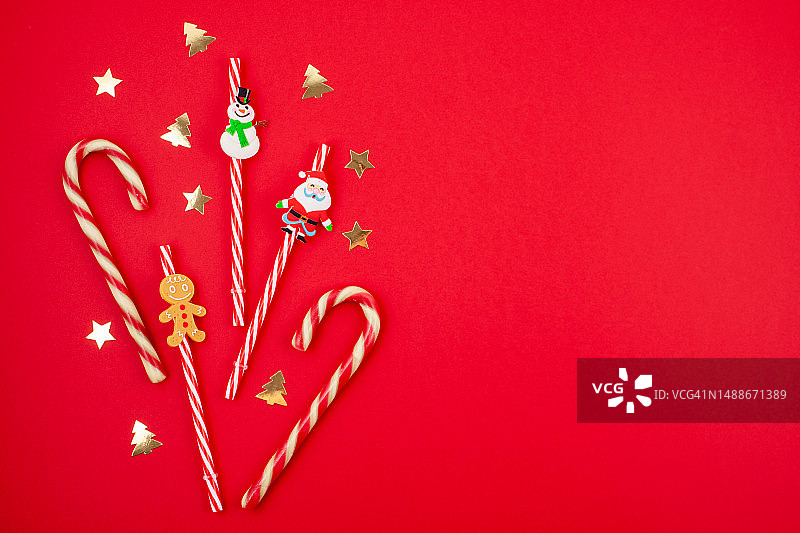 红色背景上的心形装饰俯视图，罗马尼亚图片素材