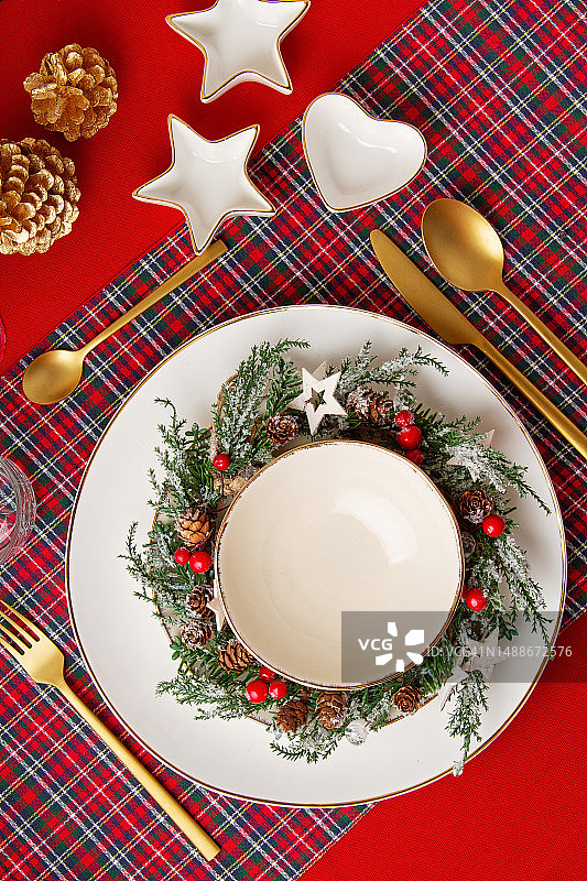 圣诞餐桌节日装饰样机，罗马尼亚图片素材