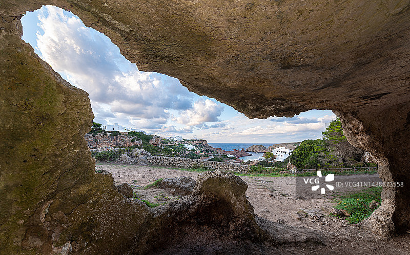 西班牙梅诺卡岛的墓地景观图片素材