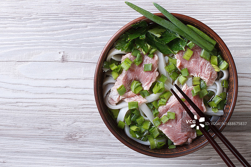 越南牛肉河粉特写（俯视）图片素材