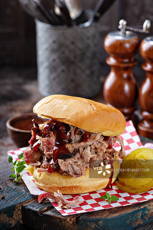 桌子上的汉堡特写图片素材