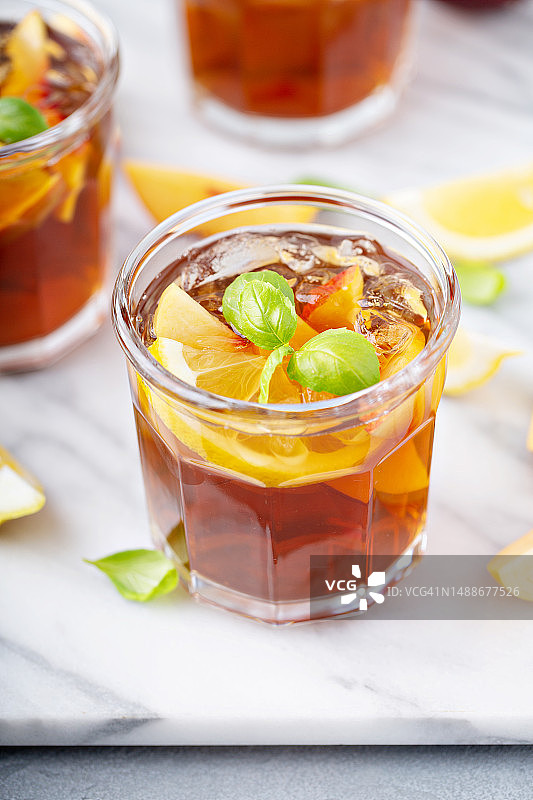 俯视角度拍摄的桌面饮品，美国图片素材