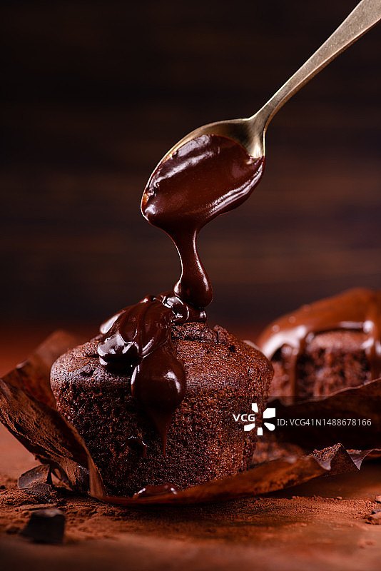 意大利，桌子上巧克力蛋糕的特写图片素材