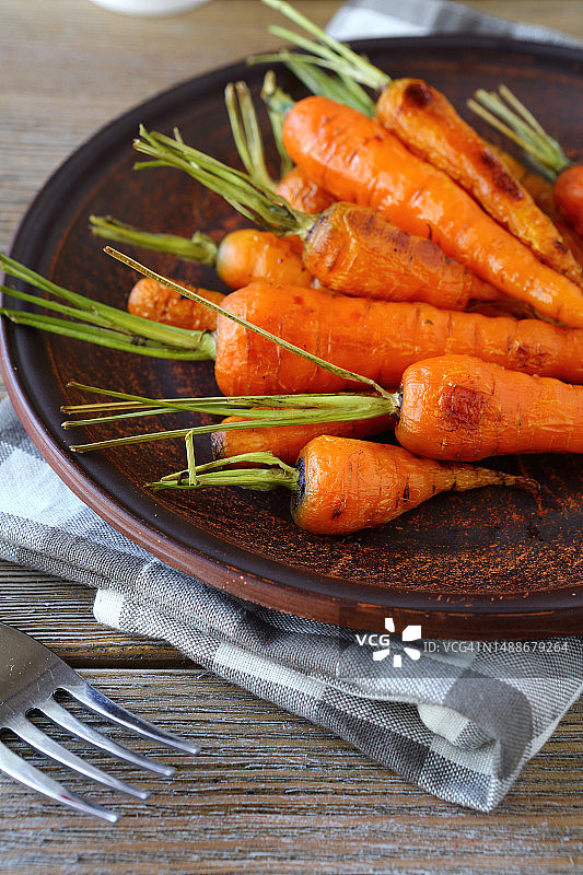 烤小胡萝卜，罗马尼亚美食特写图片素材