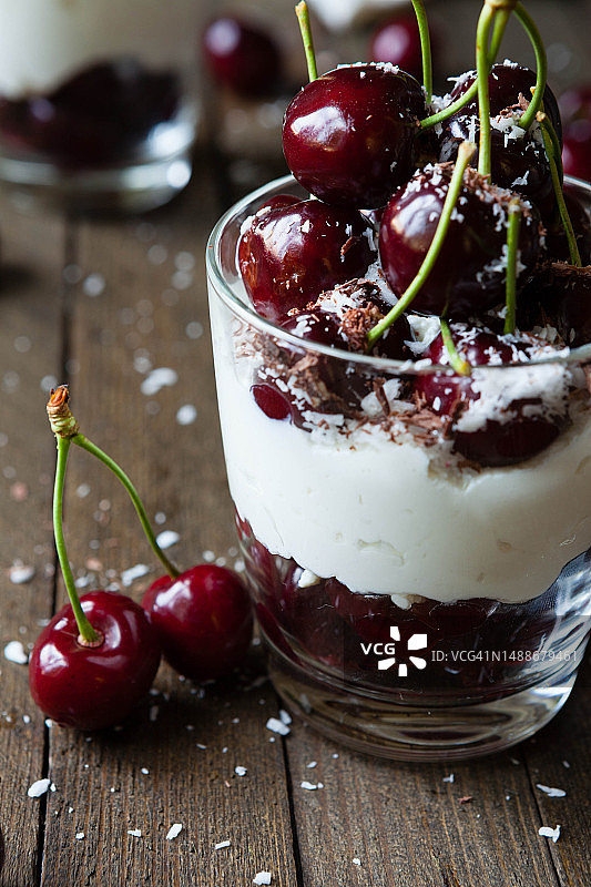 罗马尼亚的成熟浆果樱桃甜点美食特写图片素材