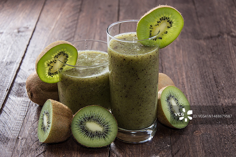 罗马尼亚新鲜猕猴桃奶昔图片素材