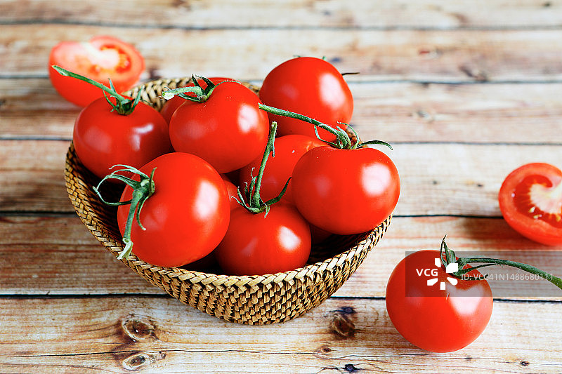 篮中樱桃番茄特写，罗马尼亚图片素材