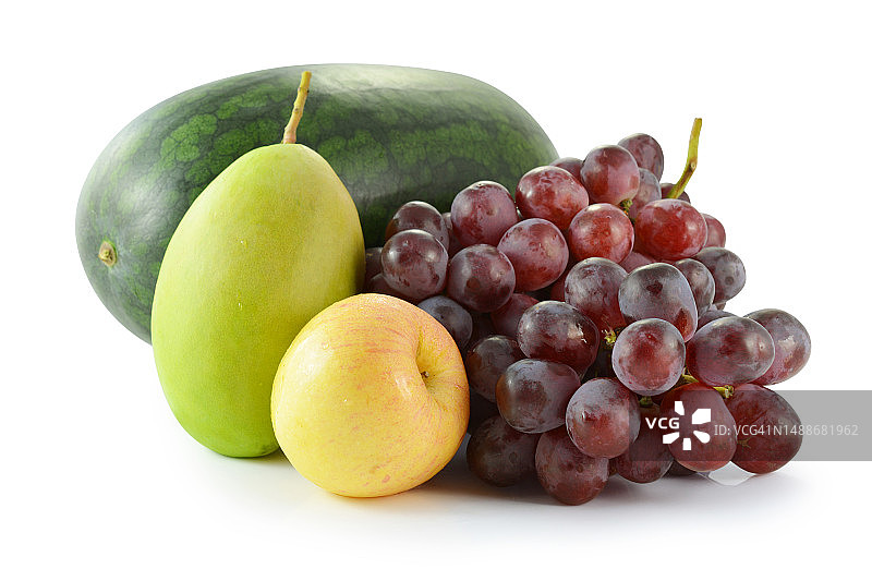 白色背景下的葡萄特写图片素材
