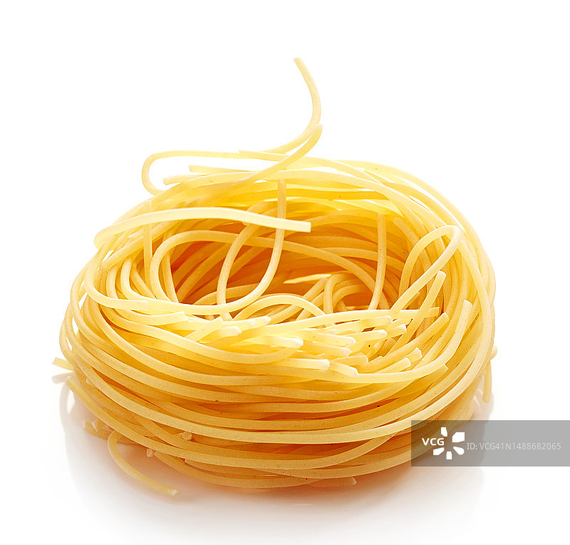 白色背景下的意大利面特写图片素材