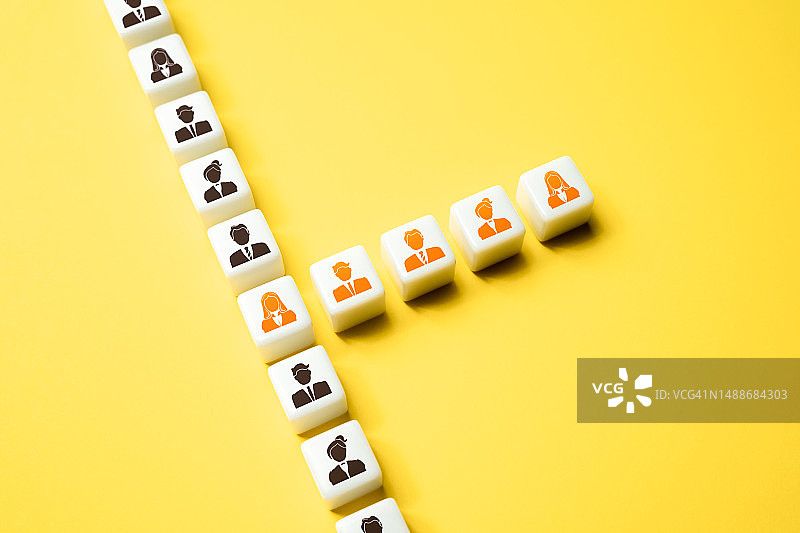 在众多候选人中招聘合适的员工（乌克兰）图片素材