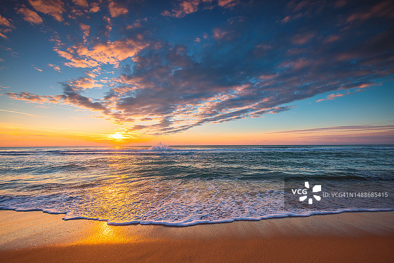 海上美丽的日出图片素材