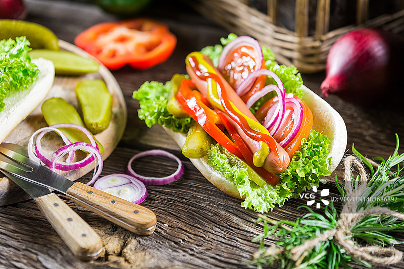 自制热狗配料特写图片素材