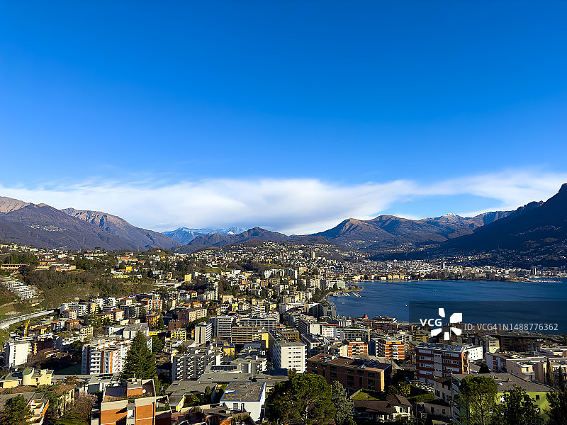 卢加诺市和湖泊全景图片素材