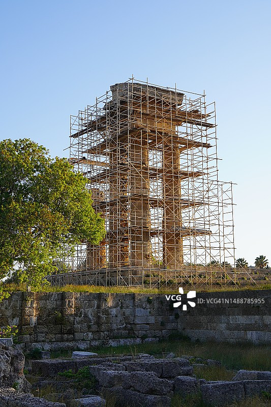 希腊罗多斯岛日落时分的阿波罗神庙图片素材