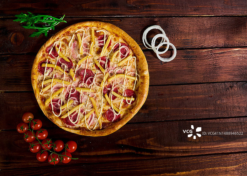 诱人的桃子和番茄背景，罗马尼亚图片素材