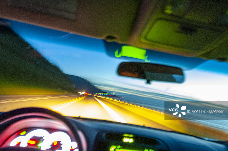 魁北克夜间驾驶图片素材