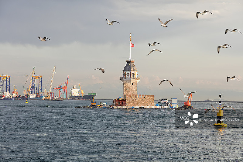 土耳其伊斯坦布尔的少女塔图片素材