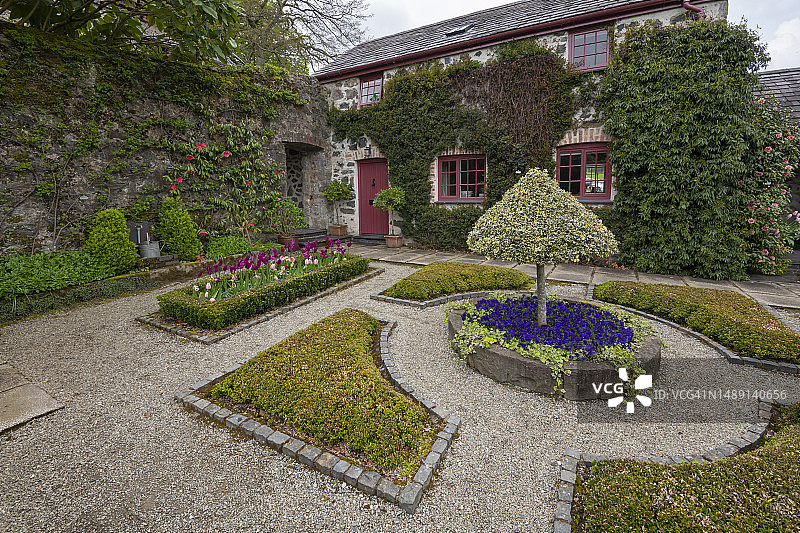 北威尔士安格尔西梅奈桥卡德南特隐秘花园图片素材