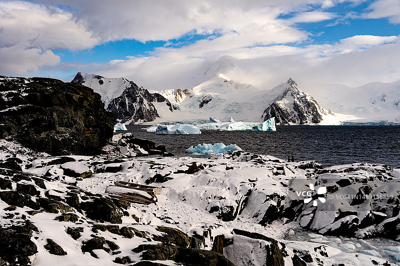 马蹄岛上的冰雪山脉和冰川图片素材