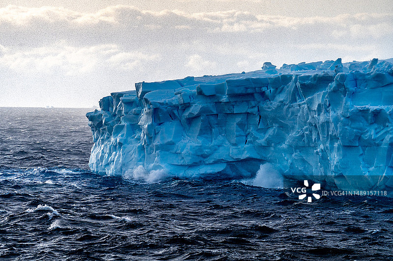 南冰洋上的冰山图片素材