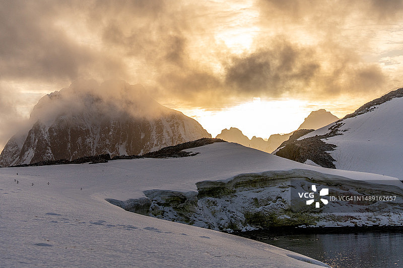 南极半岛的冰山、海洋与天空美景图片素材