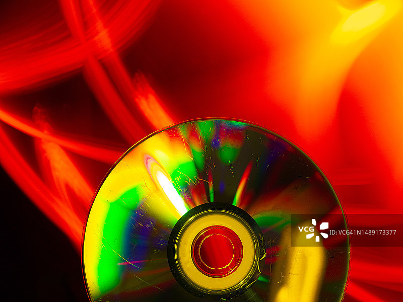 带有火焰背景的DVD光盘图片素材