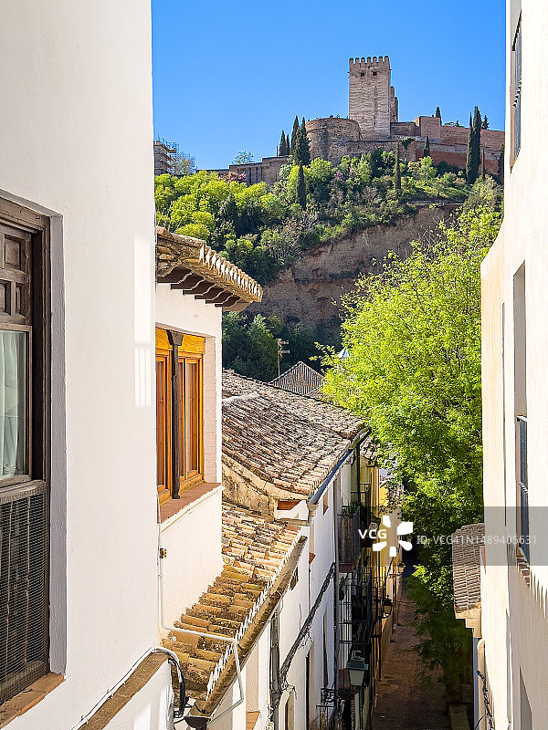 西班牙格拉纳达阿罕布拉堡垒和小巷图片素材