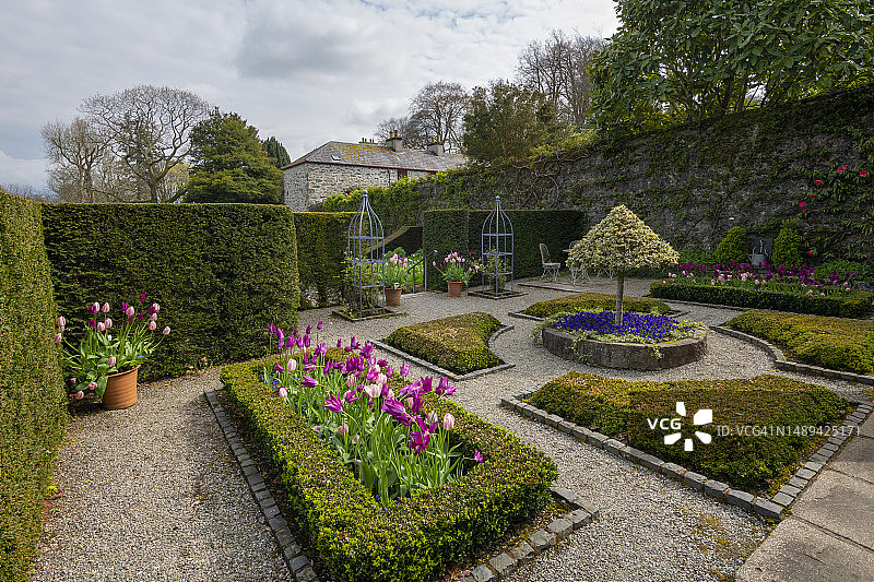 北威尔士安格尔西梅奈桥卡德南特隐秘花园图片素材