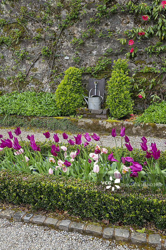 北威尔士安格尔西梅奈桥卡德南特隐秘花园图片素材