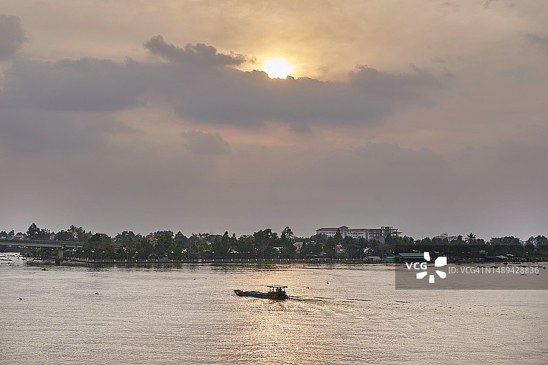湄公河三角洲的渔船，越南图片素材