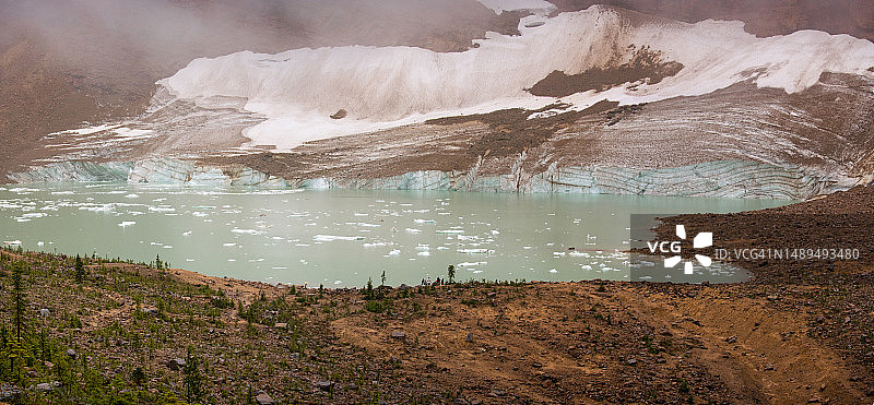 天使冰川，贾斯珀国家公园的伊迪丝·卡维尔山和冰川湖图片素材