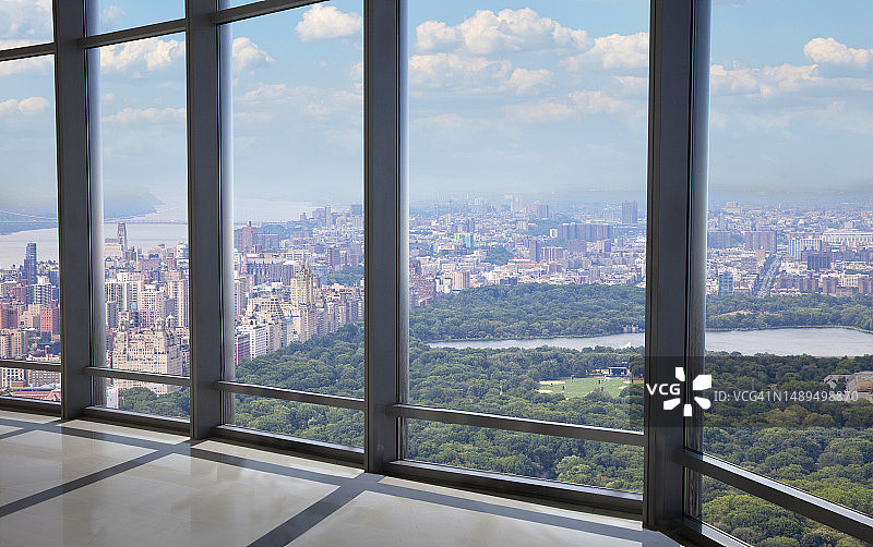 纽约中央公园的现代窗户图片素材