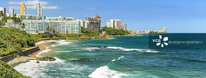 巴西巴伊亚州萨尔瓦多城市热带海滩全景图片素材