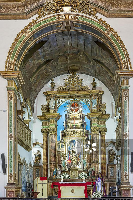 巴西巴伊亚州萨尔瓦多邦芬主教堂内的祭坛图片素材