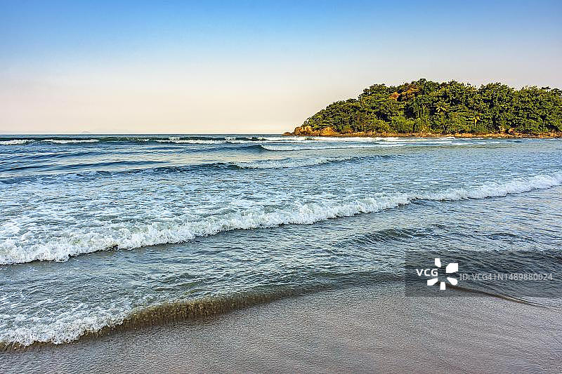 巴西圣保罗贝尔蒂奥加市的白色海滩图片素材