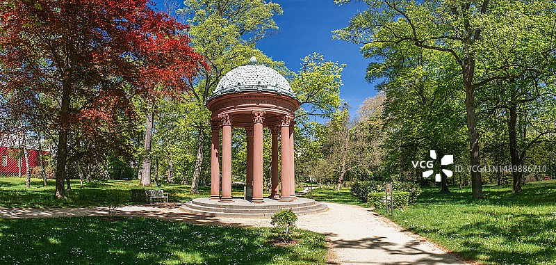 奥古斯特·维多利亚喷泉，以德皇威廉二世的妻子命名，位于德国黑森州巴特洪堡的温泉花园图片素材