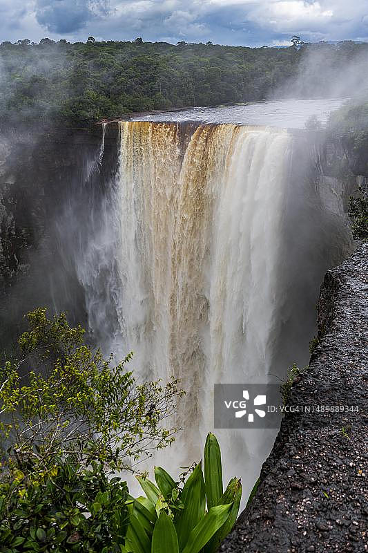 圭亚那波塔罗河凯厄图尔瀑布图片素材