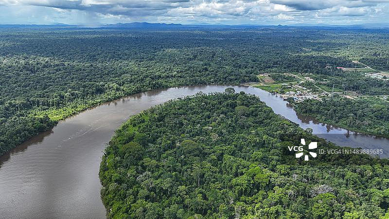 苏里南波基格伦的苏里南河航拍图片素材