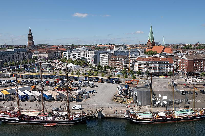 德国石勒苏益格-荷尔斯泰因州基尔的内峡湾、峡湾、帆船、码头图片素材