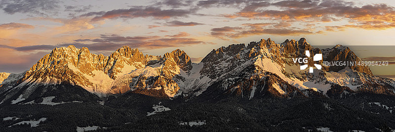 凯撒山脉日出，蒂罗尔，奥地利图片素材