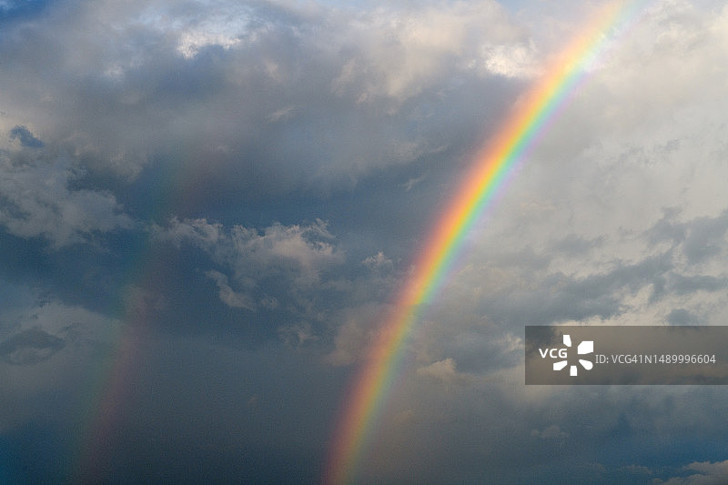 天空中的双彩虹图片素材