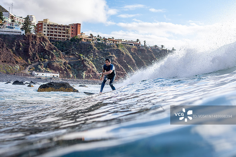 冲浪者乘风破浪图片素材