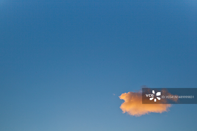 天空中的一朵云图片素材