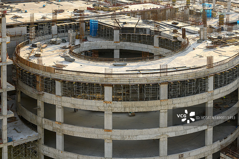 多层停车库在建圆形坡道图片素材