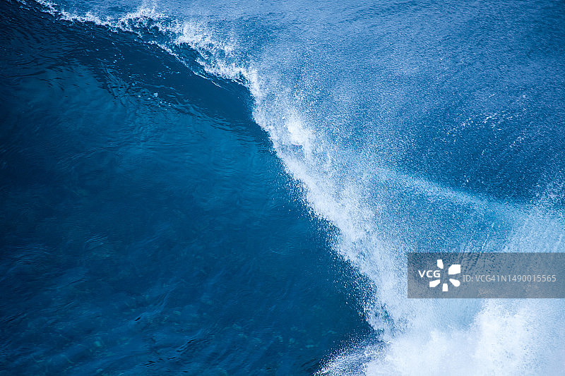 清澈环境中的海浪图片素材