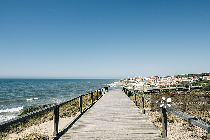 宁静的海岸小路，葡萄牙S.佩德罗-德莫埃尔的壮丽海景探险图片素材